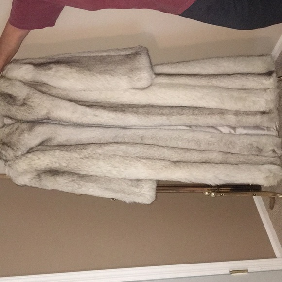 WHITE FUR COAT - Picture 1 of 8